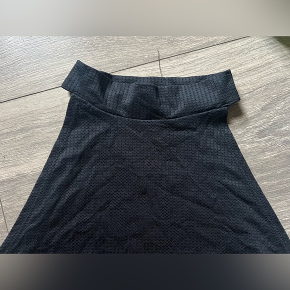 Demeanor cropped halter top with keyhole detail. Size m - Picture 2 of 6